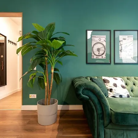 Apartment Downtown Retreat: Spacious 2-br By Unirii Square Bucharest