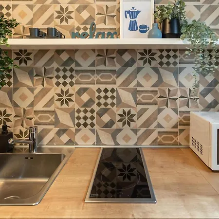 Apartment Downtown Retreat: Spacious 2-br By Unirii Square Bucharest