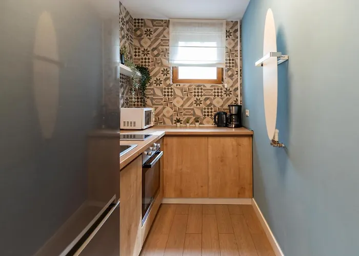 Apartment Downtown Retreat: Spacious 2-br By Unirii Square *