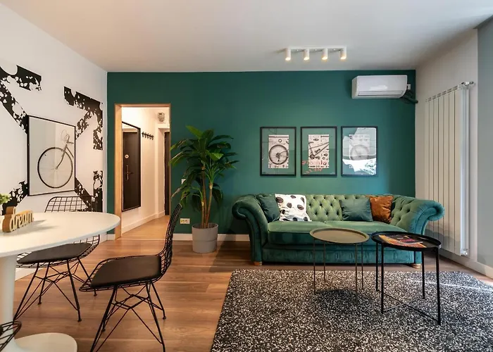 Downtown Retreat: Spacious 2-br By Unirii Square * Bucharest