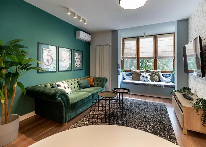 Downtown Retreat: Spacious 2-br By Unirii Square Apartment