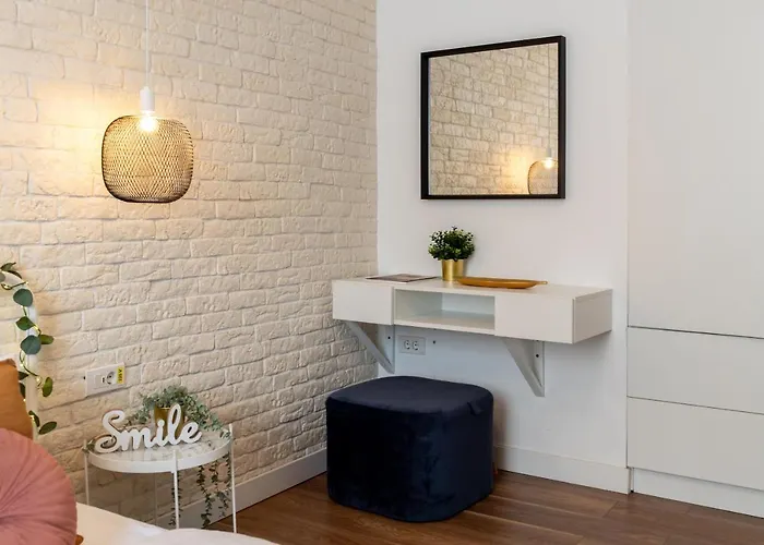 Apartment Downtown Retreat: Spacious 2-br By Unirii Square Bucharest