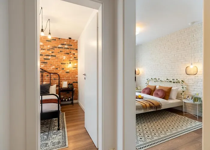 Apartment Downtown Retreat: Spacious 2-br By Unirii Square