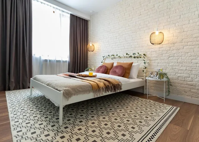 Downtown Retreat: Spacious 2-br By Unirii Square Apartment *