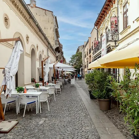 Downtown Retreat: Spacious 2-br By Unirii Square * Bukarest