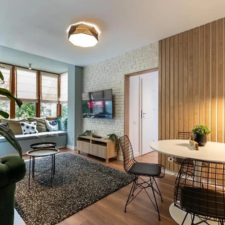 Downtown Retreat: Spacious 2-br By Unirii Square *