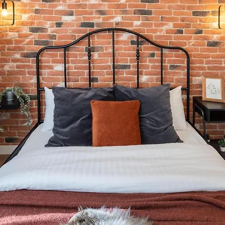 Downtown Retreat: Spacious 2-br By Unirii Square