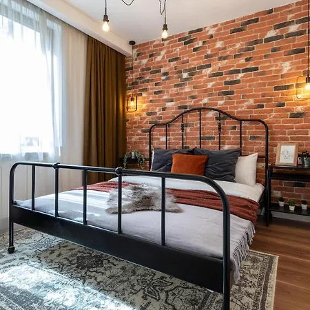 Downtown Retreat: Spacious 2-br By Unirii Square