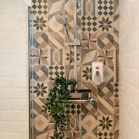 Downtown Retreat: Spacious 2-br By Unirii Square * Bukarest