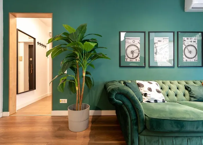 Lägenhet Downtown Retreat: Spacious 2-br By Unirii Square Bukarest