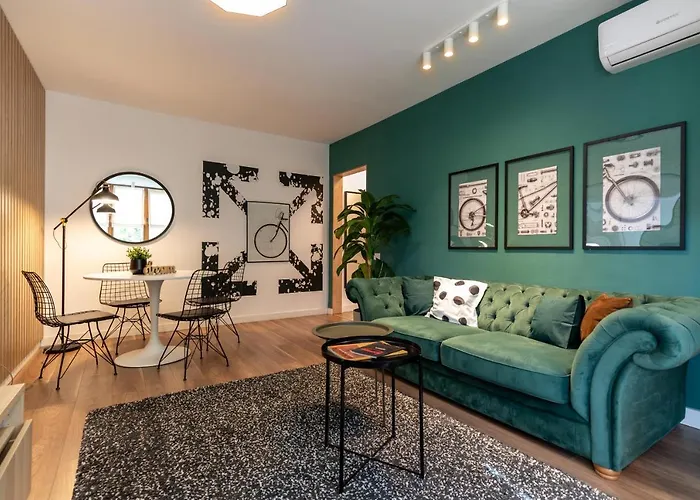 Downtown Retreat: Spacious 2-br By Unirii Square *