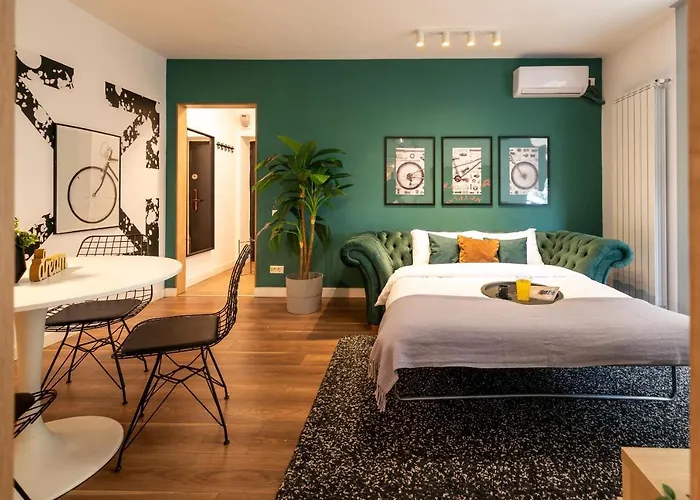 Lägenhet Downtown Retreat: Spacious 2-br By Unirii Square *