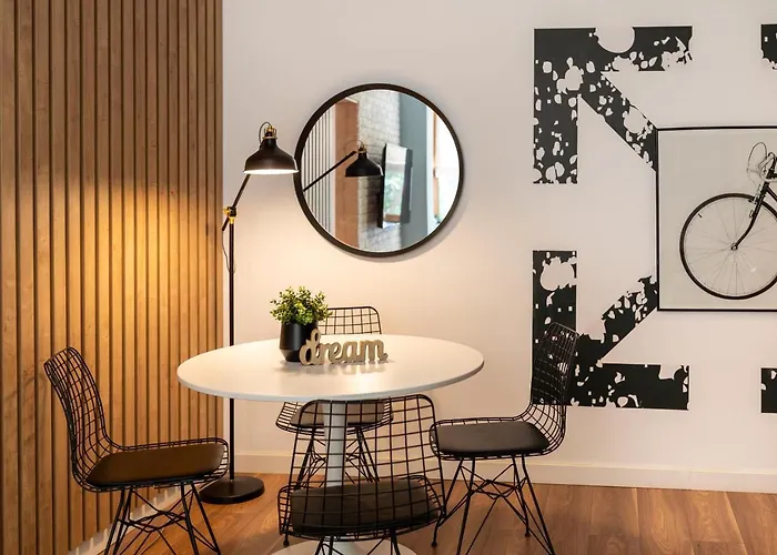 Downtown Retreat: Spacious 2-br By Unirii Square * 부쿠레슈티