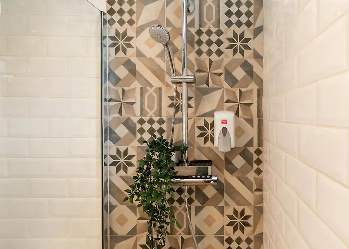 Downtown Retreat: Spacious 2-br By Unirii Square * Bukurešť