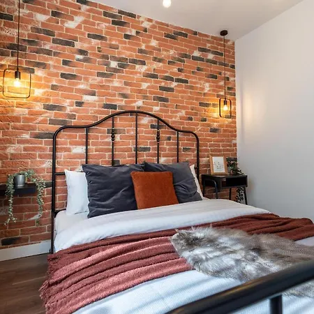 Downtown Retreat: Spacious 2-br By Unirii Square *