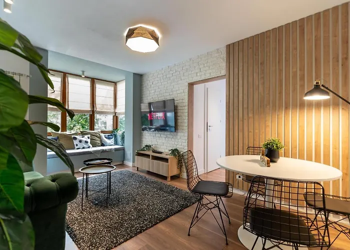 Downtown Retreat: Spacious 2-br By Unirii Square *