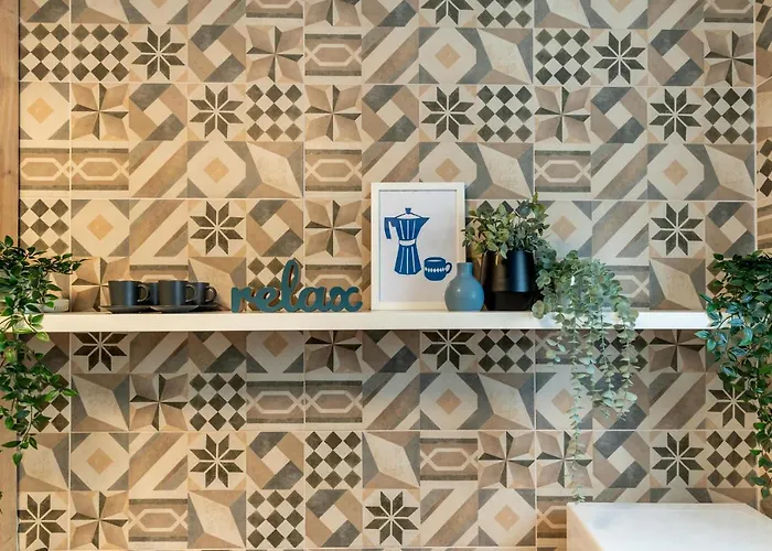 Downtown Retreat: Spacious 2-br By Unirii Square ブカレスト