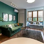 Downtown Retreat: Spacious 2-br By Unirii Square Apartment