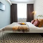 Apartment Downtown Retreat: Spacious 2-br By Unirii Square
