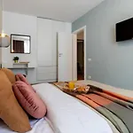 Downtown Retreat: Spacious 2-br By Unirii Square Bucharest