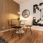 Apartment Downtown Retreat: Spacious 2-br By Unirii Square