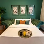 Downtown Retreat: Spacious 2-br By Unirii Square Apartment Bucharest