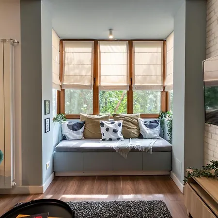 Downtown Retreat: Spacious 2-br By Unirii Square Daire