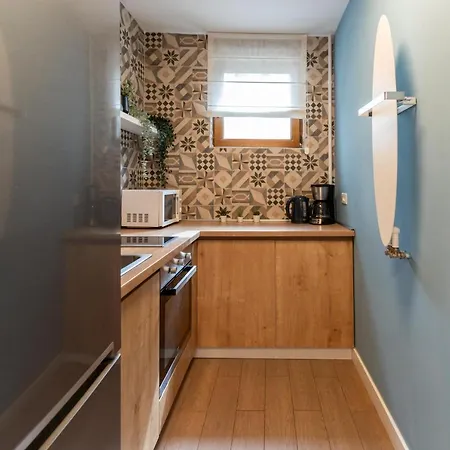 Daire Downtown Retreat: Spacious 2-br By Unirii Square *