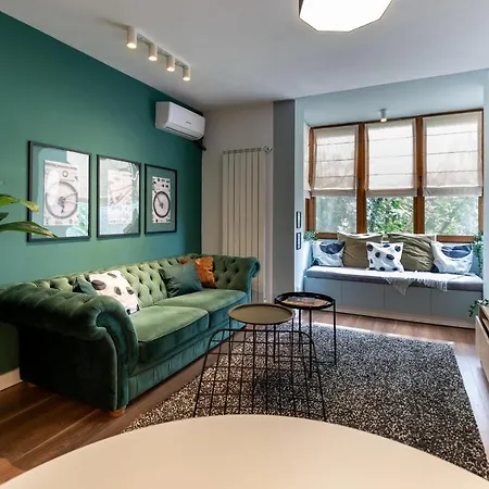 Downtown Retreat: Spacious 2-br By Unirii Square Daire