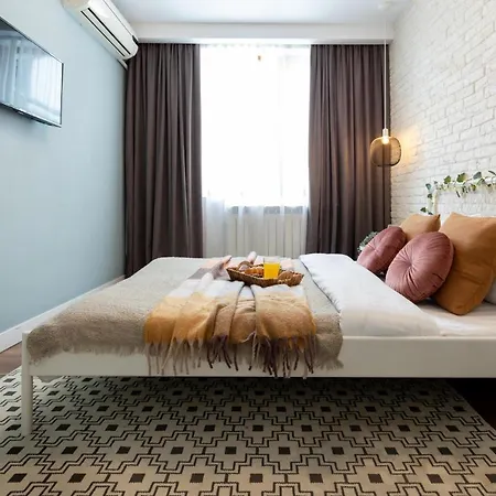 Daire Downtown Retreat: Spacious 2-br By Unirii Square