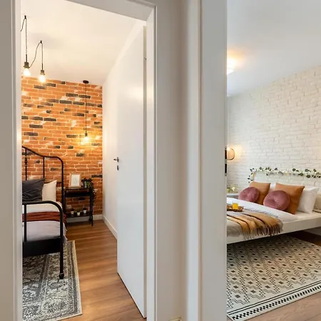 Daire Downtown Retreat: Spacious 2-br By Unirii Square
