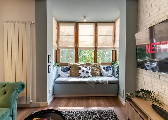 Downtown Retreat: Spacious 2-br By Unirii Square شقة