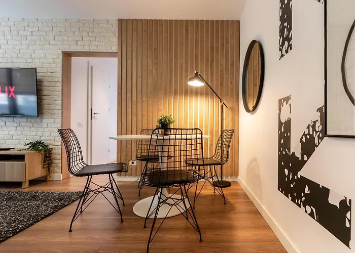 Downtown Retreat: Spacious 2-br By Unirii Square *